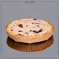 Песочная запеканка с яблоками и с вишней